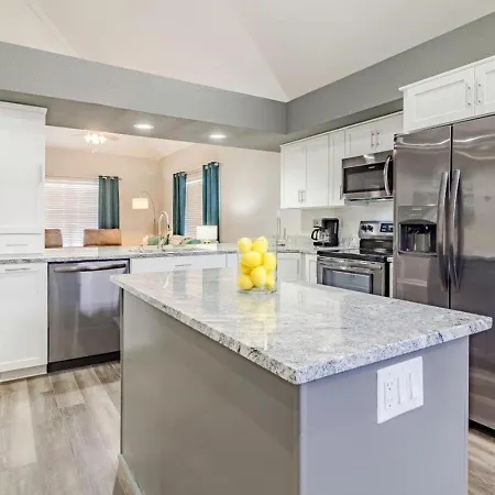 Updated Branson Condo Penthouse On Thousand Hills Golf Course With Views And Close To 76